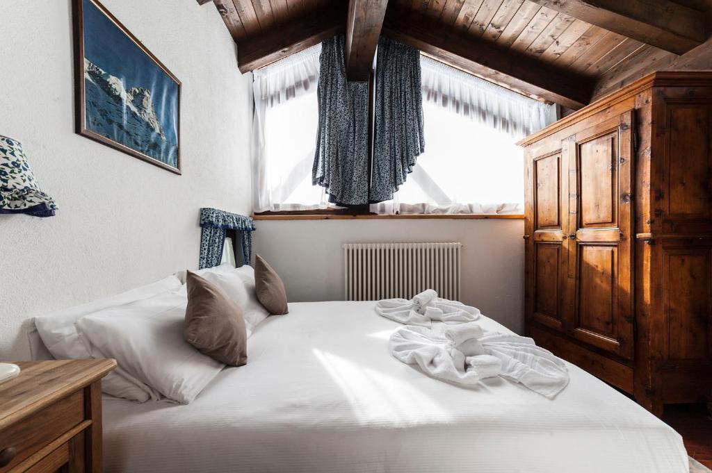 Postel nebo postele na pokoji v ubytování Hotel Baita Cretaz