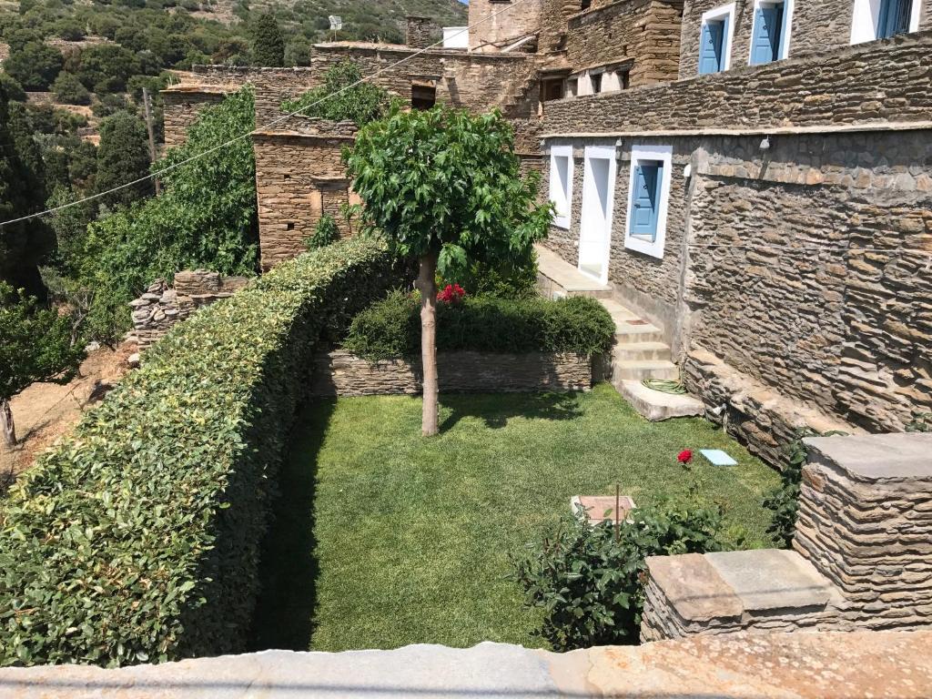 a small tree in the yard of a house at Petra Traditional House in Episkopión