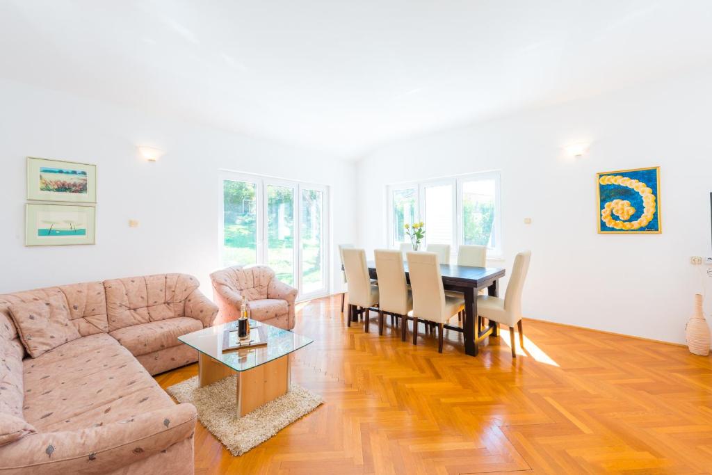 Posedenie v ubytovaní Holiday Home Magud