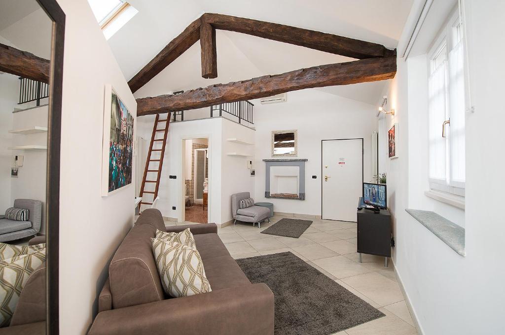 a living room with a couch and a tv at ReArduinoIvrea in Ivrea