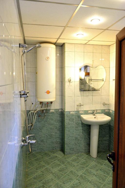 Koupelna v ubytování Guest House Mavrudieva