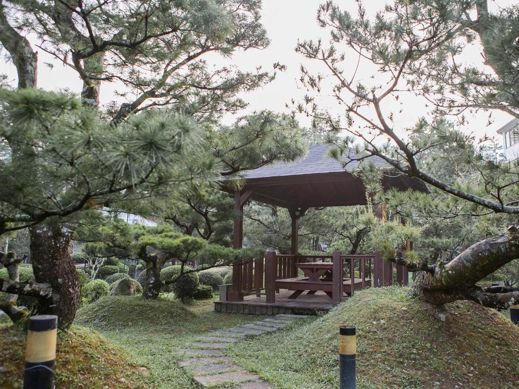 &#x7DA0;&#x838A;&#x98DB;&#x95A3;&#x6E21;&#x5047;&#x6703;&#x9928;&#x5BA4;&#x5916;&#x82B1;&#x5712;