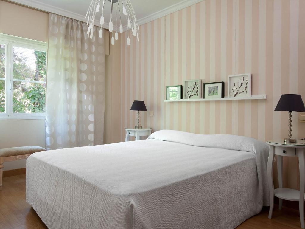 
One-Bedroom Apartment (3 Adults)
