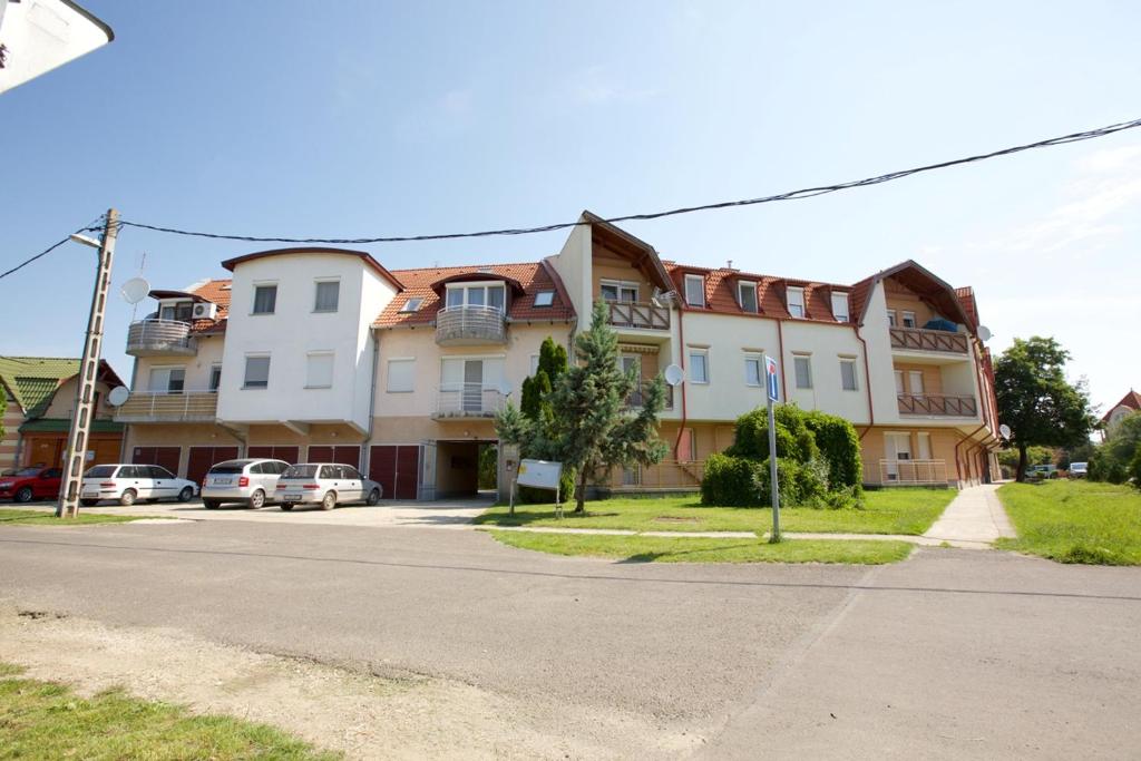 Zoli Apartmanok-Timi Kölcsey 34-36 - Apartamento De Três Quartos