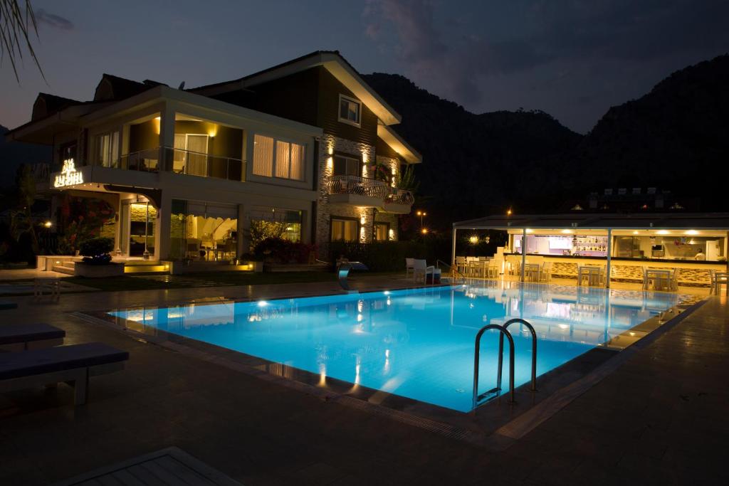 Bazén v ubytování Göcek Naz Hotel nebo v jeho okolí