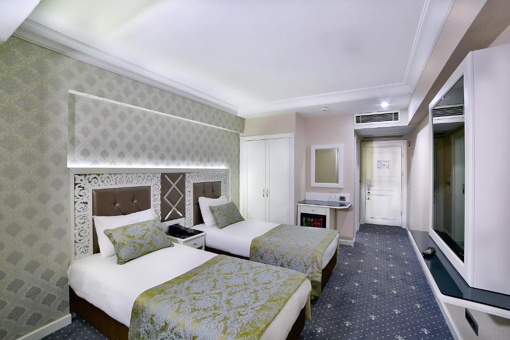 Lova arba lovos apgyvendinimo įstaigoje Monaco Hotel