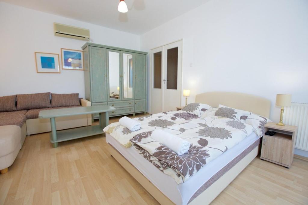Zoli Apartmanok-Balcony Kölcsey 32 4200 Hajdúszoboszló, Kölcsey utca 32 Apartment 7 kép - 1