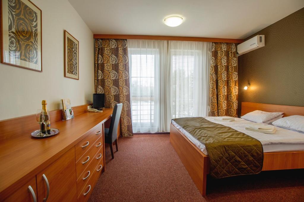Postel nebo postele na pokoji v ubytování Wellness Hotel Thermal