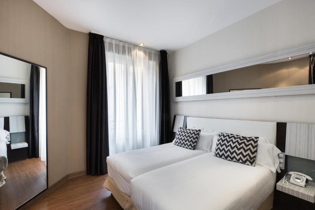 Cama o camas de una habitación en Petit Palace Triball