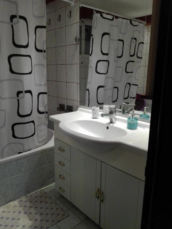 Kúpeľňa v ubytovaní Navarino Square Apartment