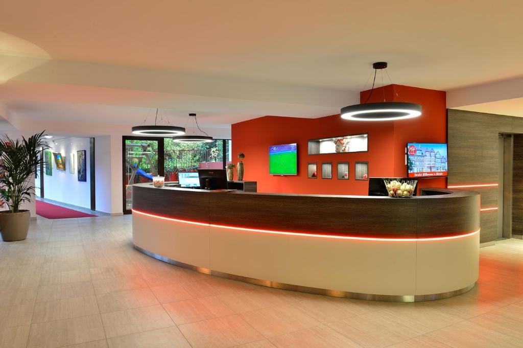 a lobby of a hospital with a reception counter at ACHAT Hotel Wetzlar in Wetzlar