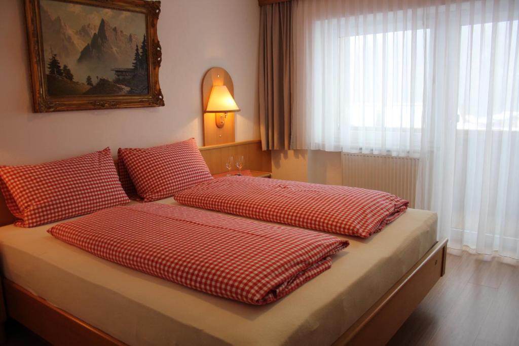 Postel nebo postele na pokoji v ubytování Landhotel Wolf