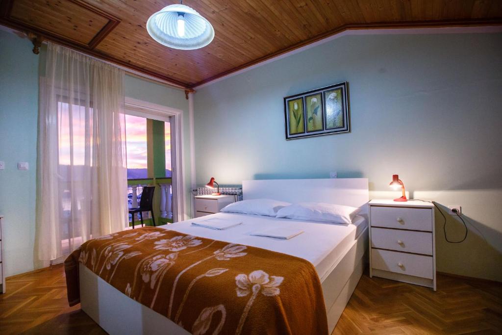 Postel nebo postele na pokoji v ubytování Apartments Slavko