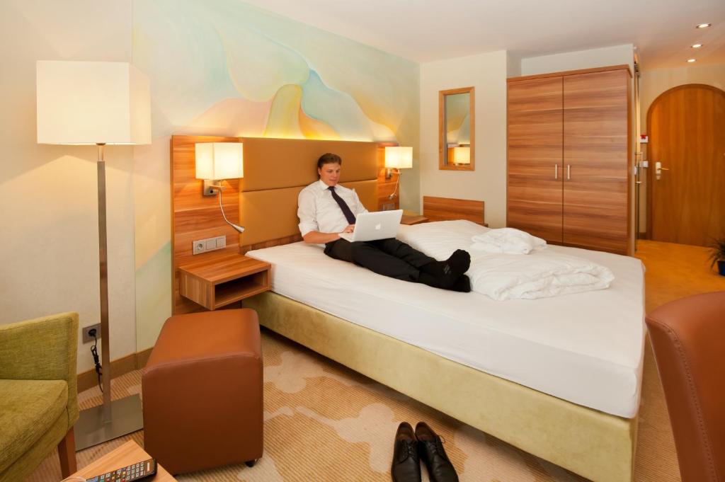 Postel nebo postele na pokoji v ubytování Albtalblick Ihr Wellness- & Wanderhotel