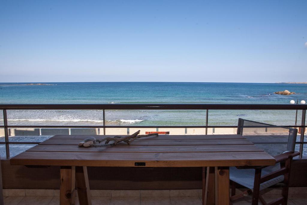 Nais Apartments & Studios - Apartamento Con Vista Al Mar: Primer Piso