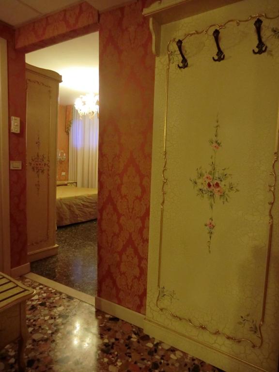 Locanda Cà Le Vele, آژانس هواپیمایی آسمان سپید