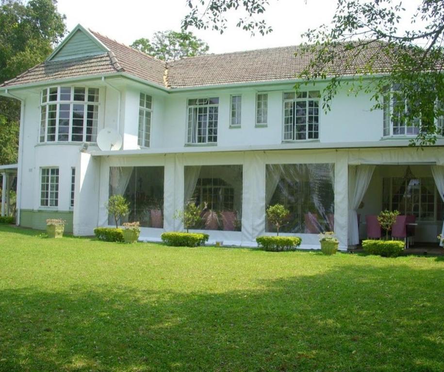 White House Bed and Breakfast Guest House, Hillcrest, South Africa -  Booking.com