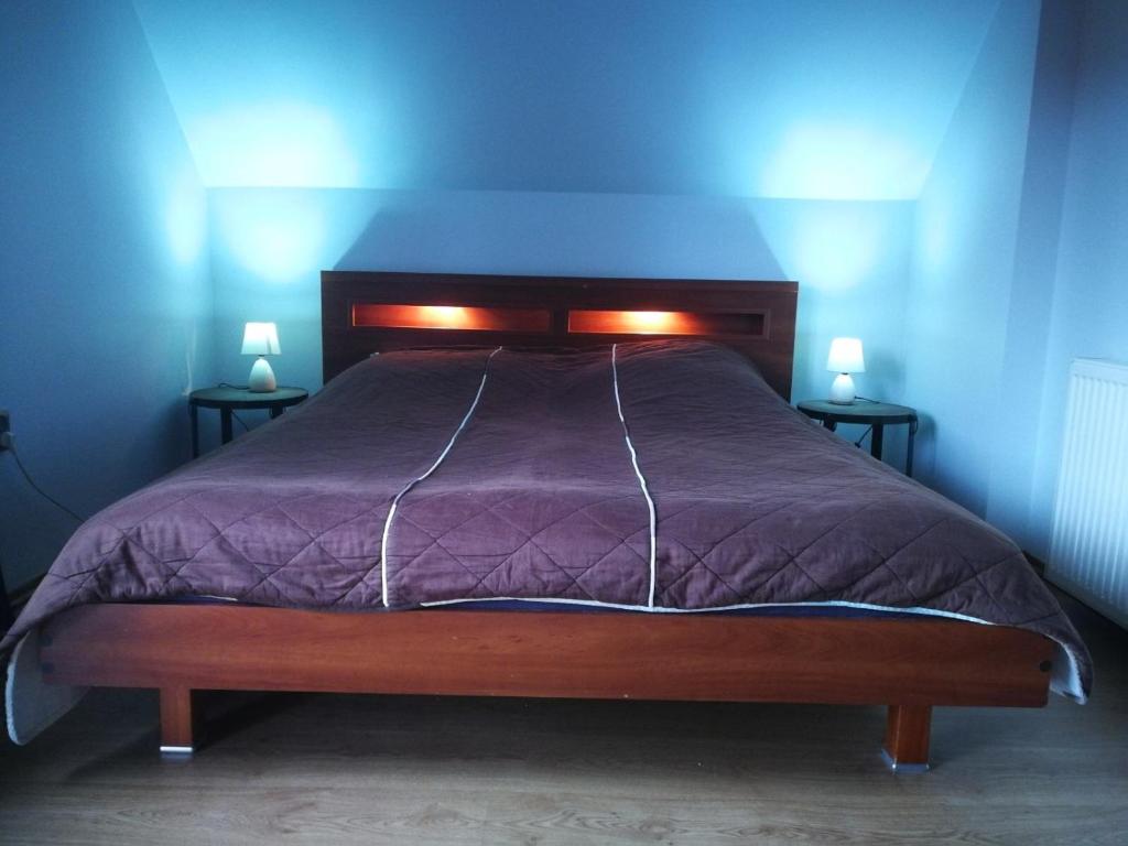 Ένα ή περισσότερα κρεβάτια σε δωμάτιο στο Apartamenty na Fali