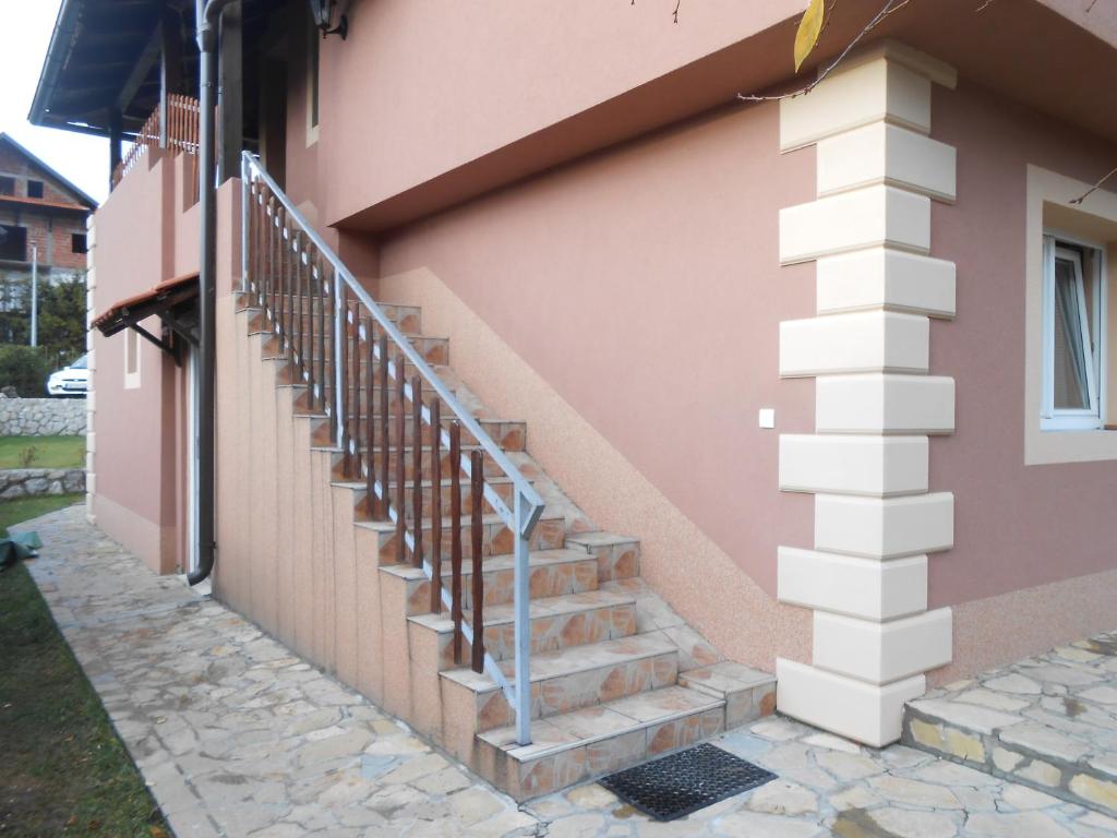 Budova, kde se apartmán nachází