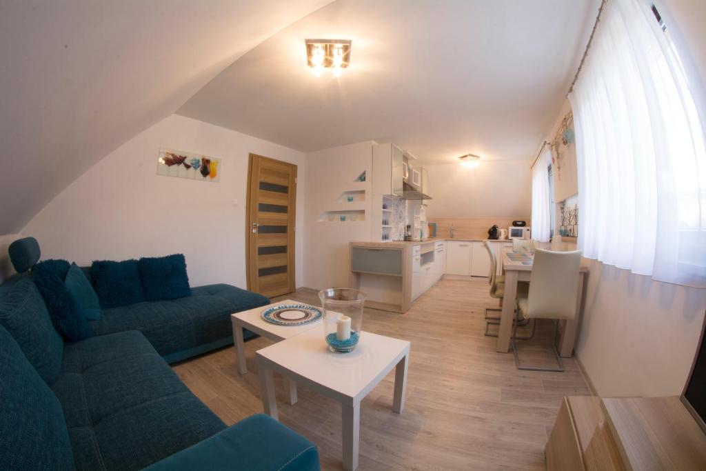 Posezení v ubytování Chata Valca PATJA-v letnej sezóne pri prenajatí aj jedného apartmánu uzavrieme ostatné apartmány-záleží na na pohodlí našich hostí