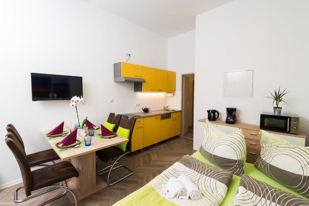 Telewizja i/lub zestaw kina domowego w obiekcie Apartments Villa Luna