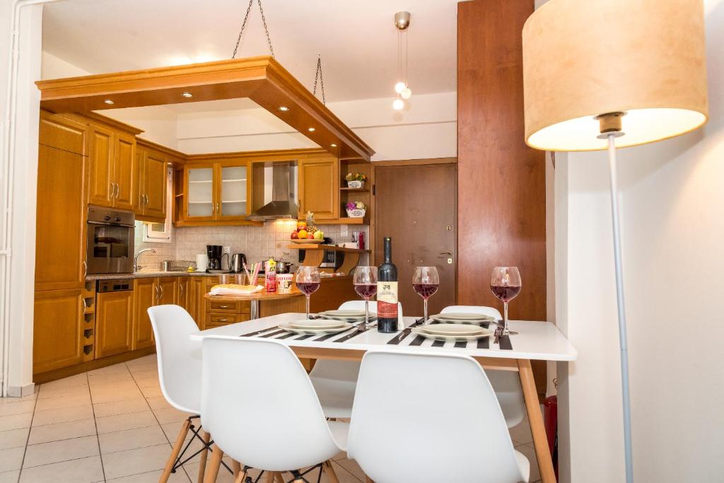 Kuchyň nebo kuchyňský kout v ubytování Pisces - City Center Apartment