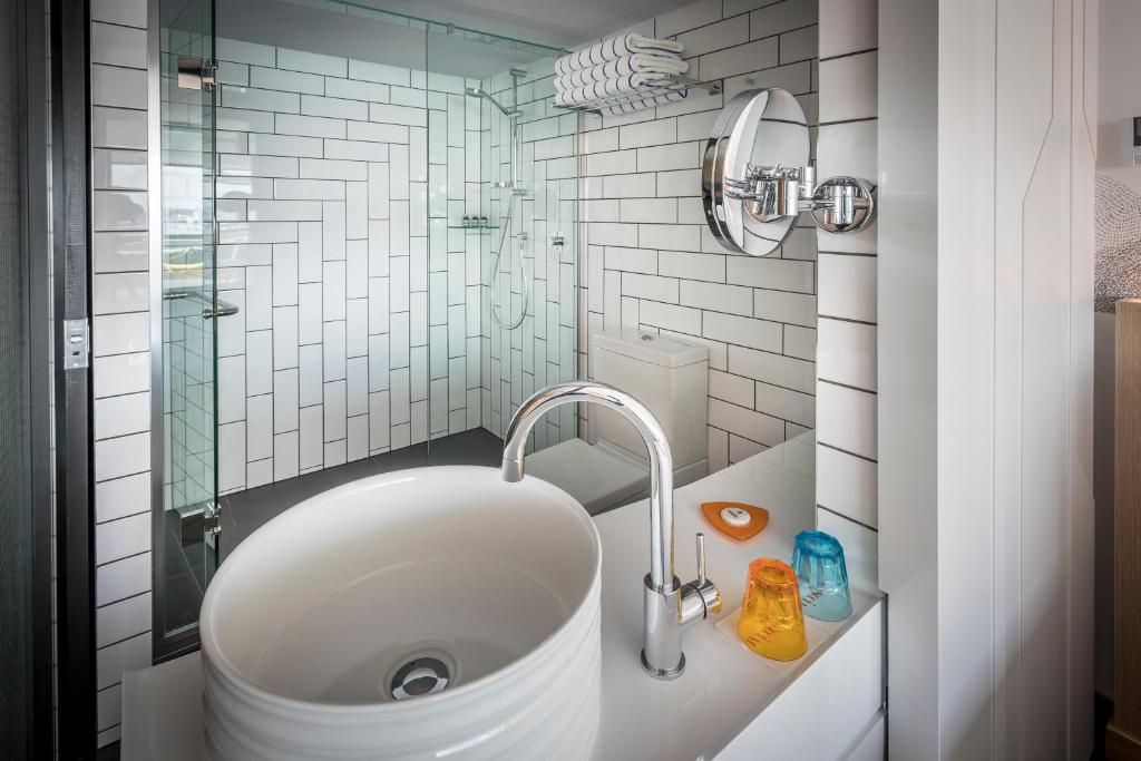 M Social Auckland - Resim 22