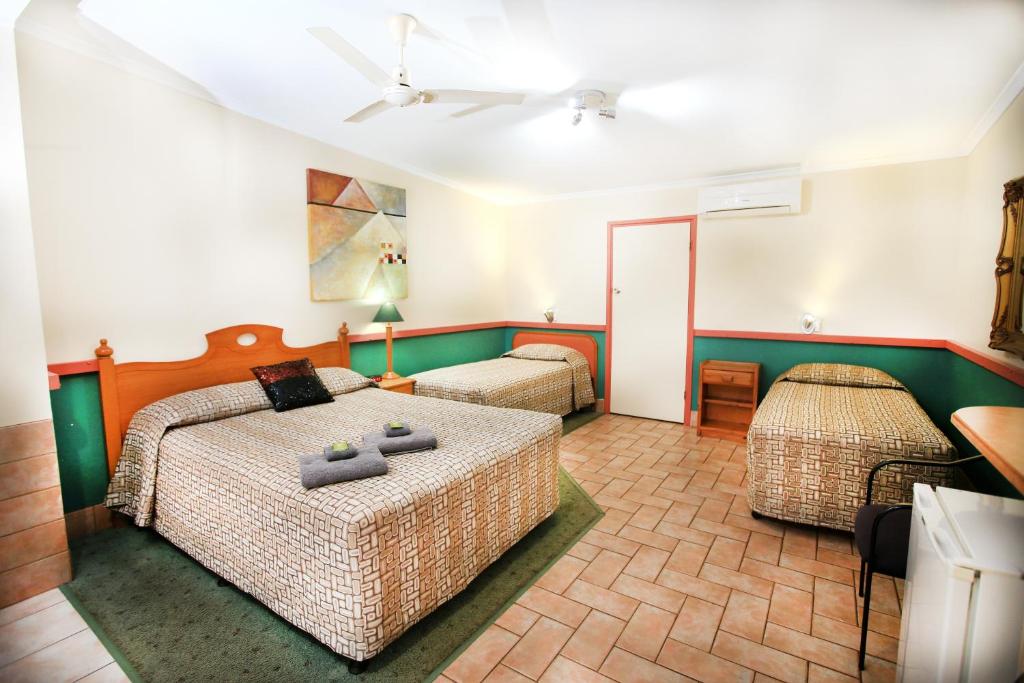 Postel nebo postele na pokoji v ubytování Central Motel Gin Gin