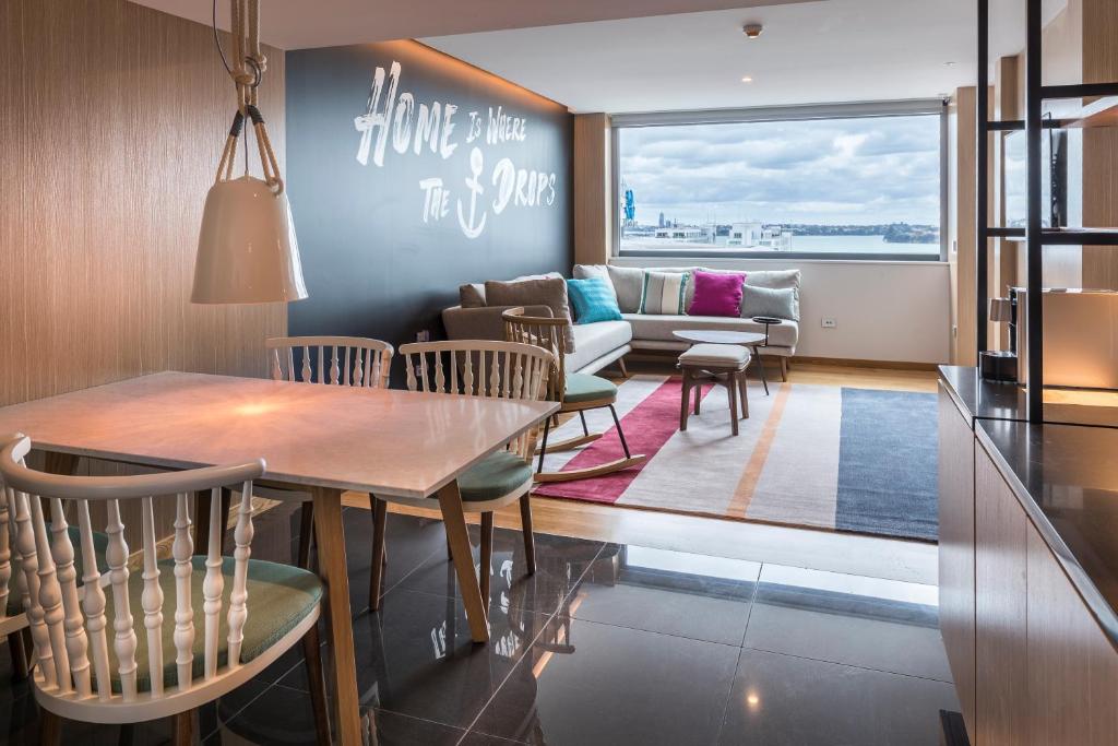 M Social Auckland - Resim 33