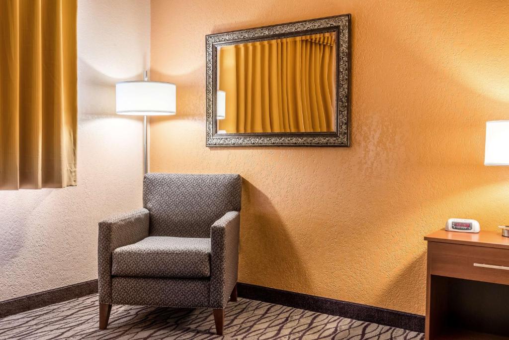 Posezení v ubytování SureStay Hotel by Best Western Wenatchee