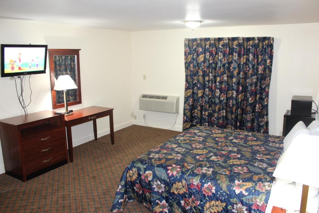 Passport Inn and Suites - Middletown - Queen Room With Spa Bath