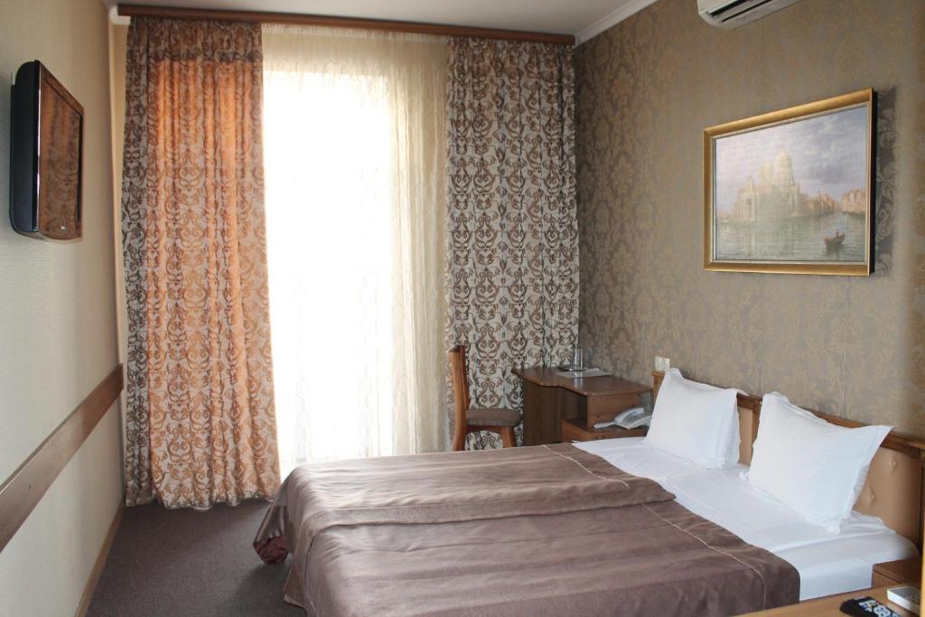 Postel nebo postele na pokoji v ubytování Wellotel Odessa