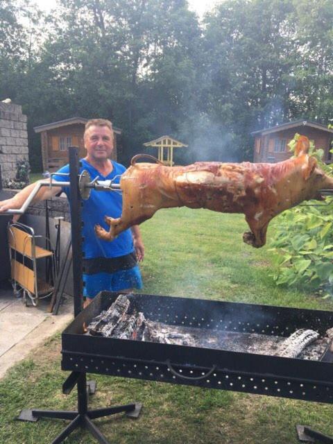 Gril dostupný pro hosty v venkovského domu