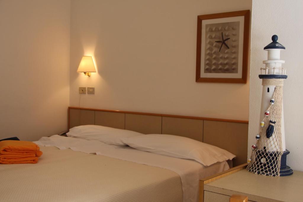 A bed or beds in a room at Hotel Antares