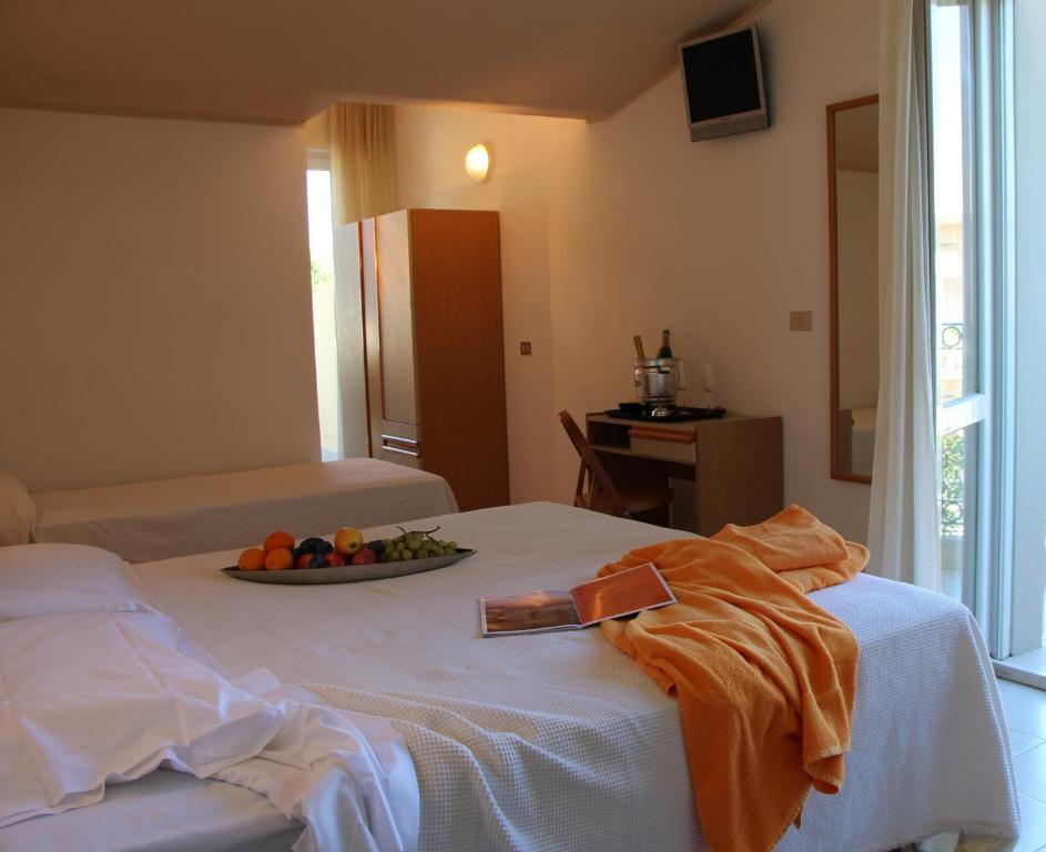 A bed or beds in a room at Hotel Antares
