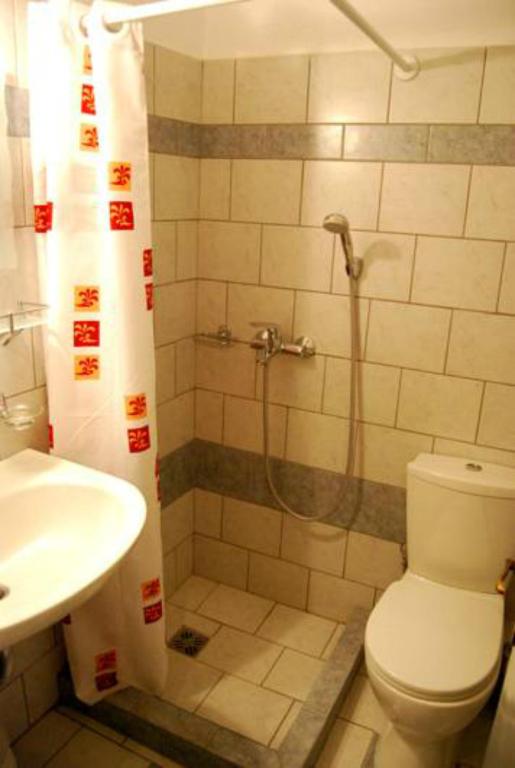 Koupelna v ubytování A Hotel Faros