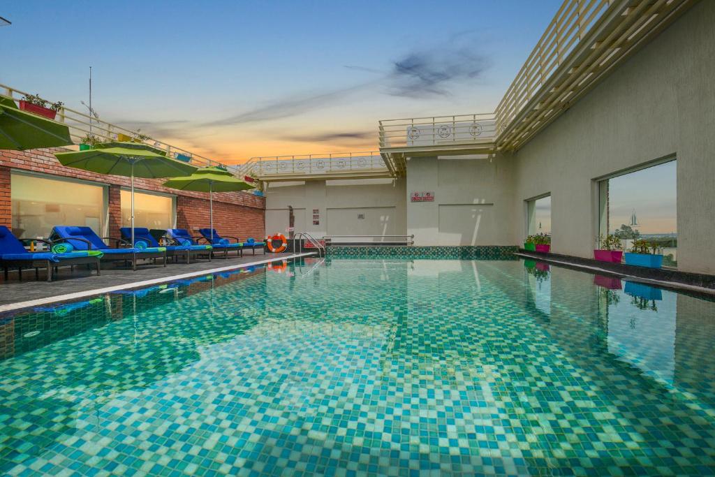 Bazén v ubytování Welcomhotel by ITC Hotels, RaceCourse, Coimbatore nebo v jeho okolí