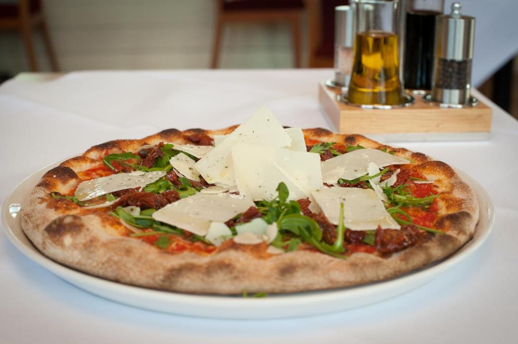 Eten bij of ergens in de buurt van het hotel

