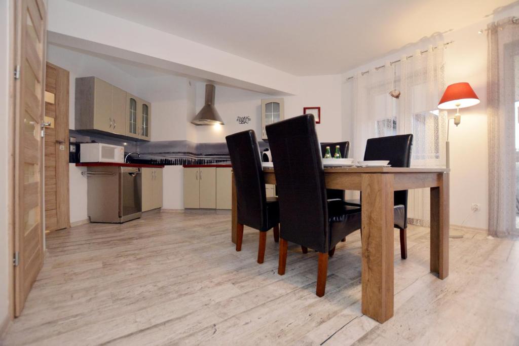 Kuchyňa alebo kuchynka v ubytovaní Apartament przy Latarni Morskiej