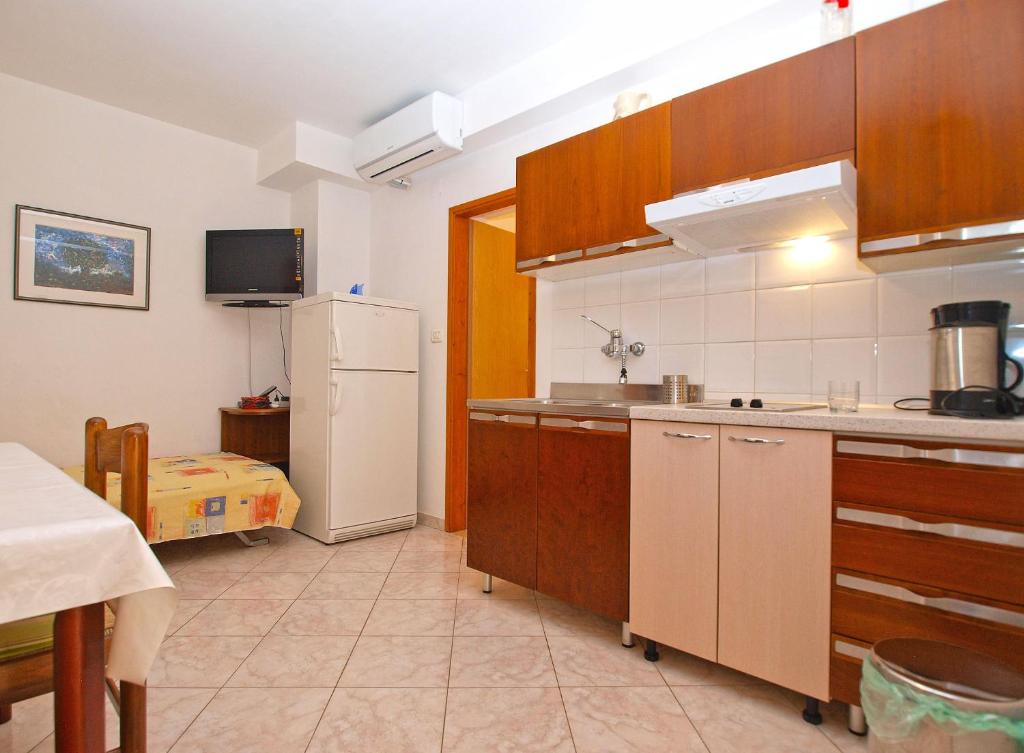 Kuchnia lub aneks kuchenny w obiekcie Apartment Elda 1455