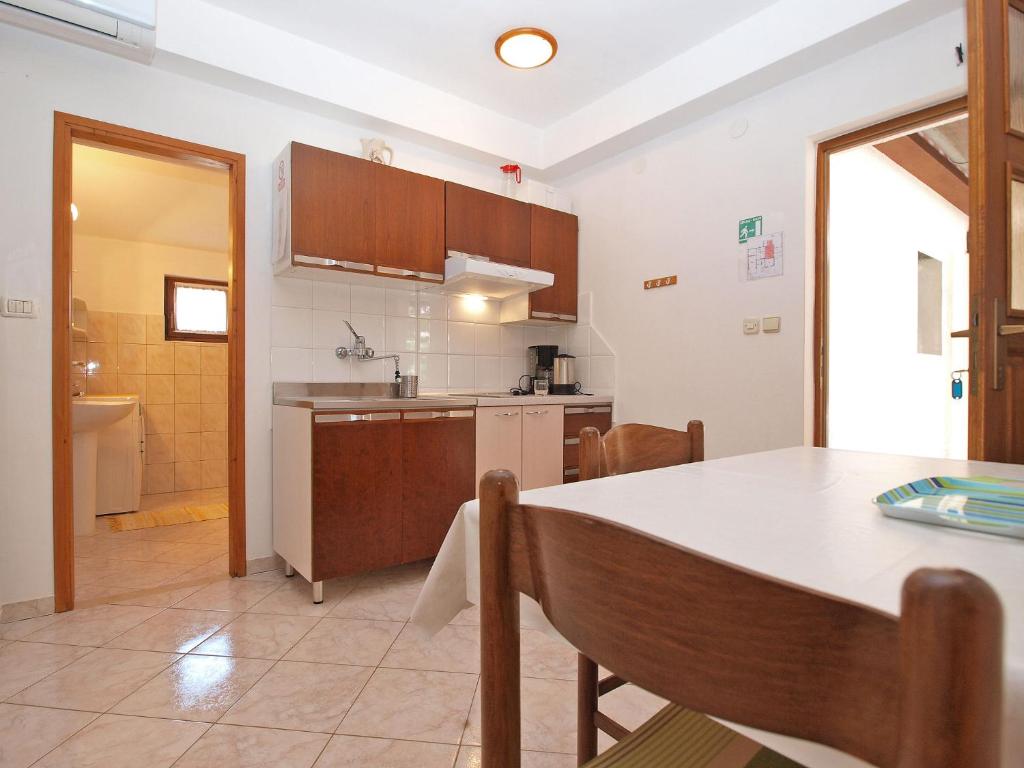 Kuchnia lub aneks kuchenny w obiekcie Apartment Elda 1455