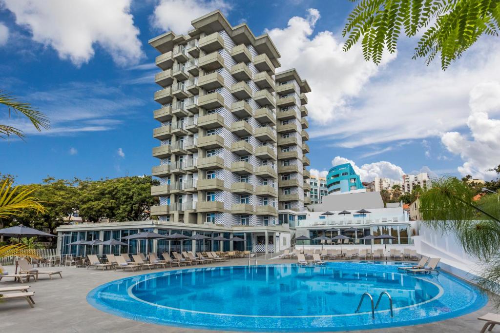 Bazén v ubytování Allegro Madeira - Adults Only nebo v jeho okolí