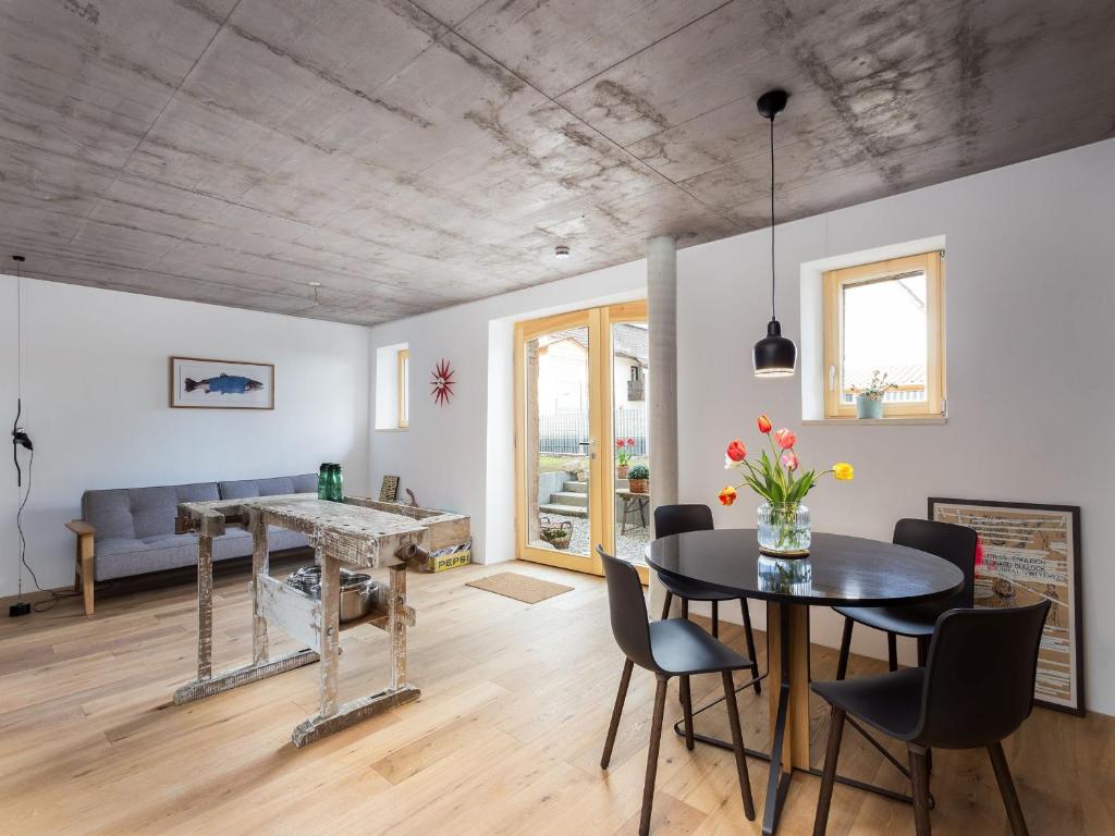 FRIZ Barn Lofts Stylische Ferienwohnungen Garten Parkplatz Zentral - Two-Bedroom Apartment