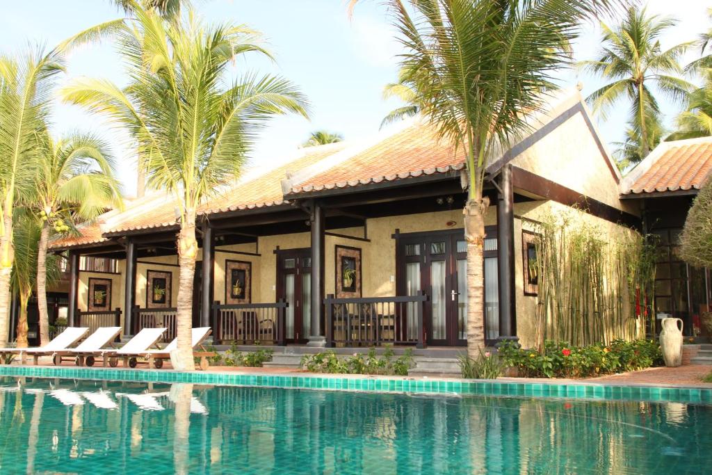 Bazén v ubytování Lotus Village Resort nebo v jeho okolí