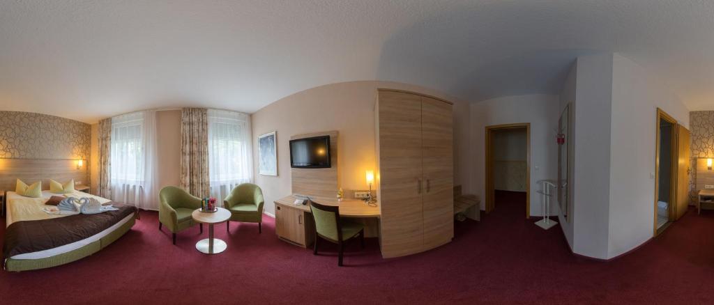 Postel nebo postele na pokoji v ubytování Hotel zur Post in Wurzen