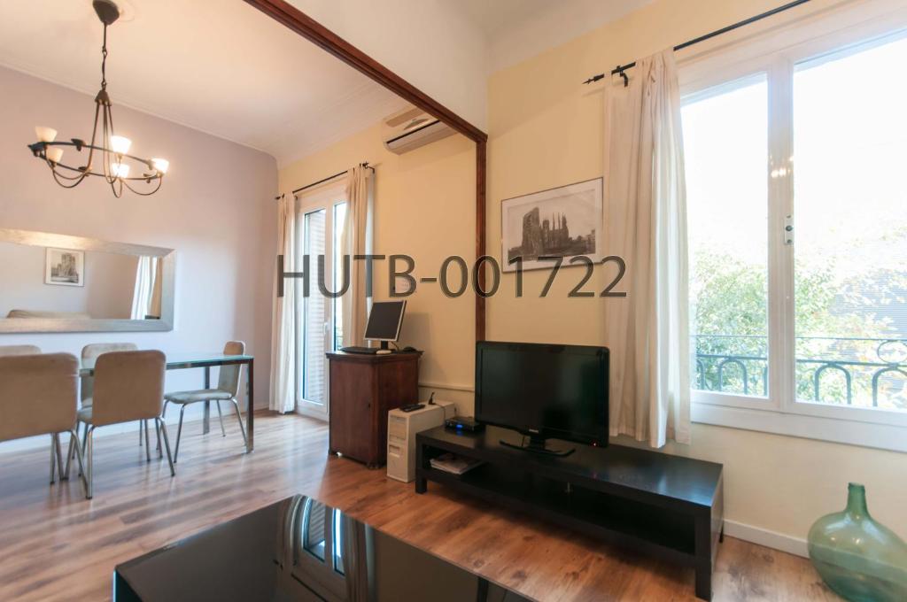 TV a/nebo společenská místnost v ubytování Go-BCN Residence Sagrada Familia