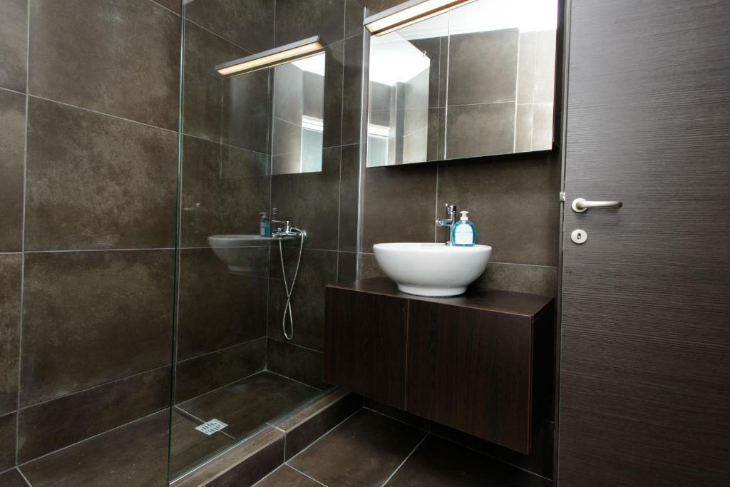 Apartment & Parking 100m Kerameikos Metro - Housity