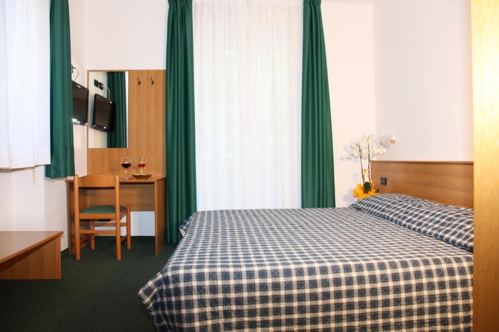 Postel nebo postele na pokoji v ubytování Albergo Miramonti