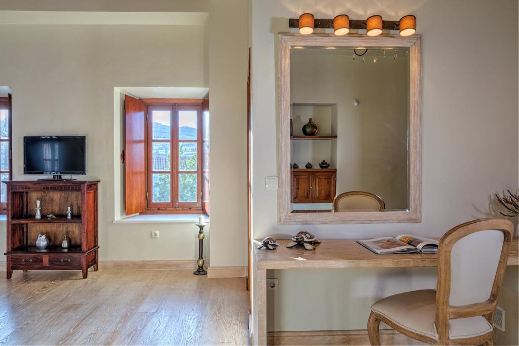 TV a/nebo společenská místnost v ubytování Mare Monte Luxury Suites