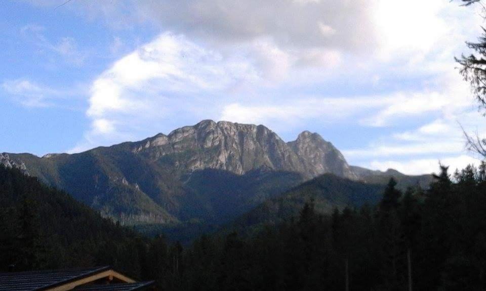 Výhľad na hory alebo výhľad na hory priamo z privátu